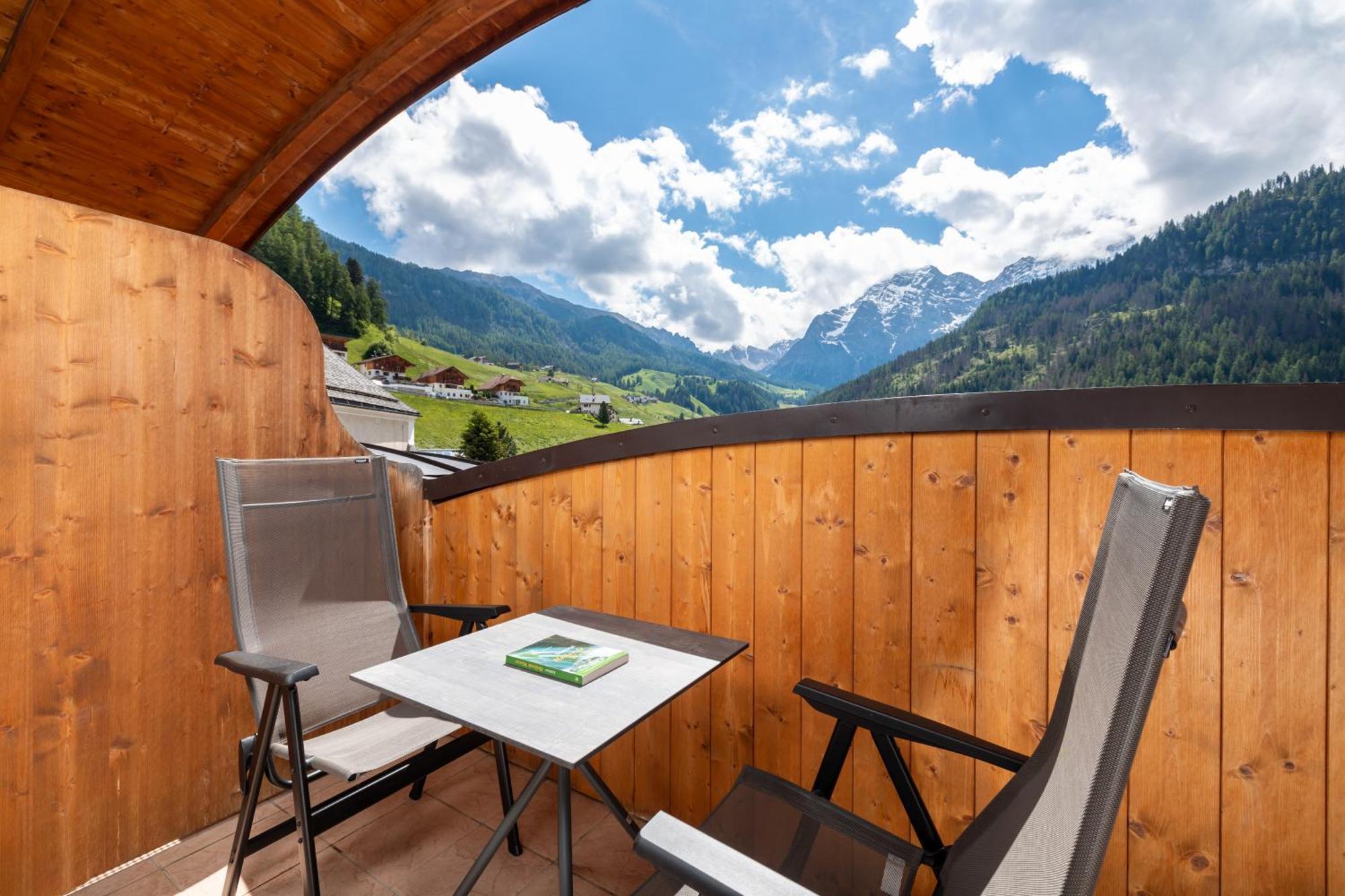 Hotel Alpenrose Dolomites La Valle Eksteriør bilde