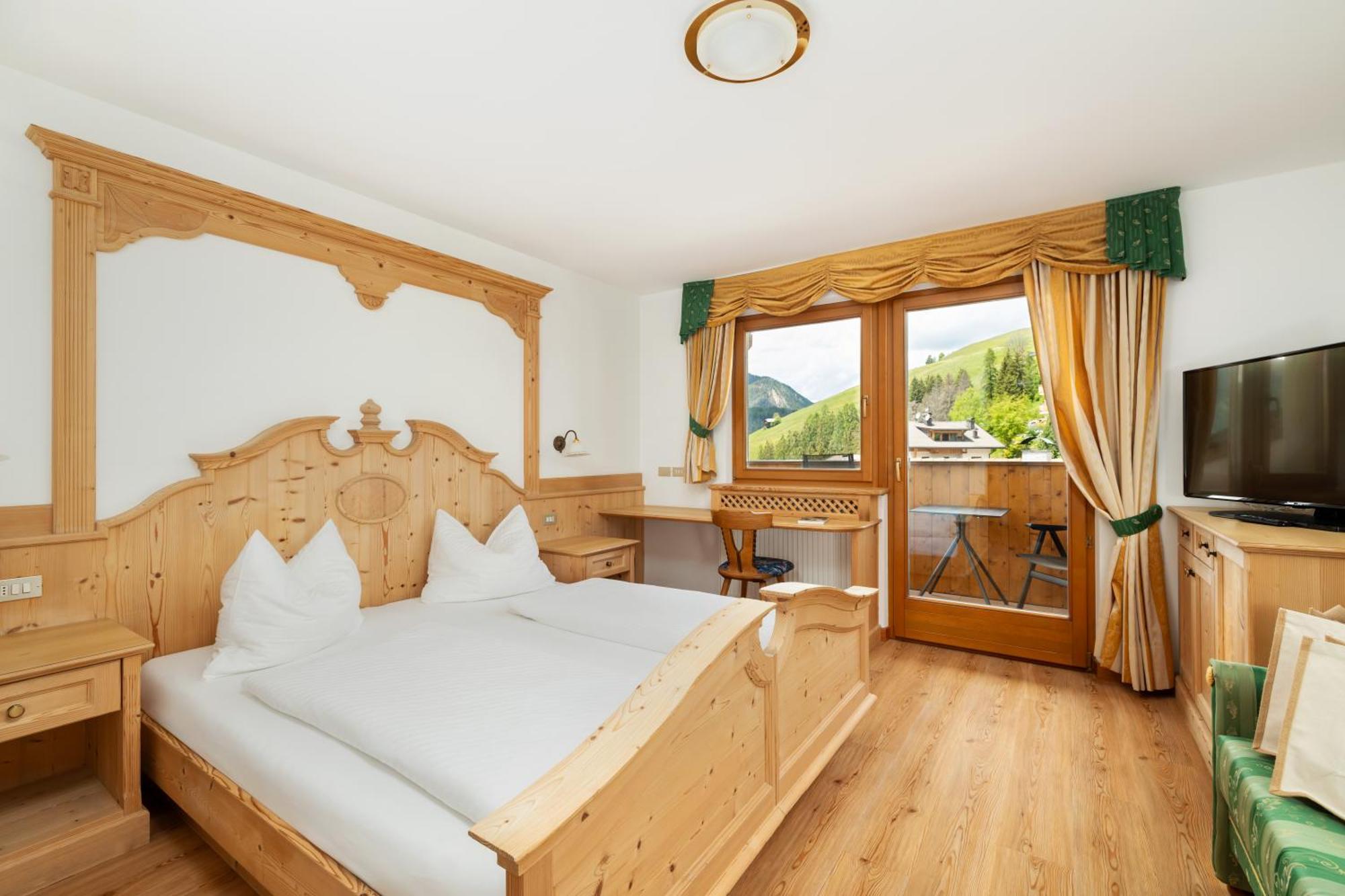 Hotel Alpenrose Dolomites La Valle Eksteriør bilde