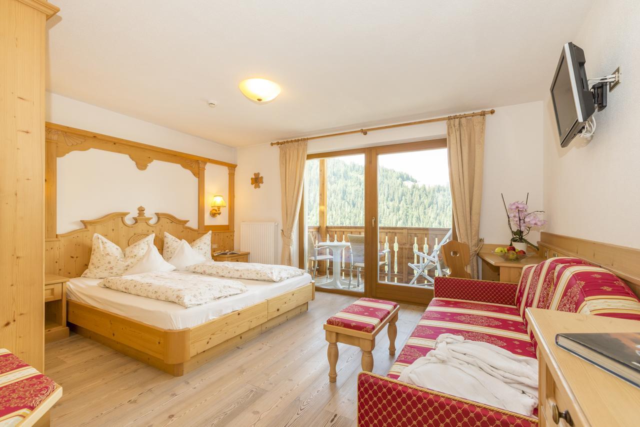 Hotel Alpenrose Dolomites La Valle Eksteriør bilde